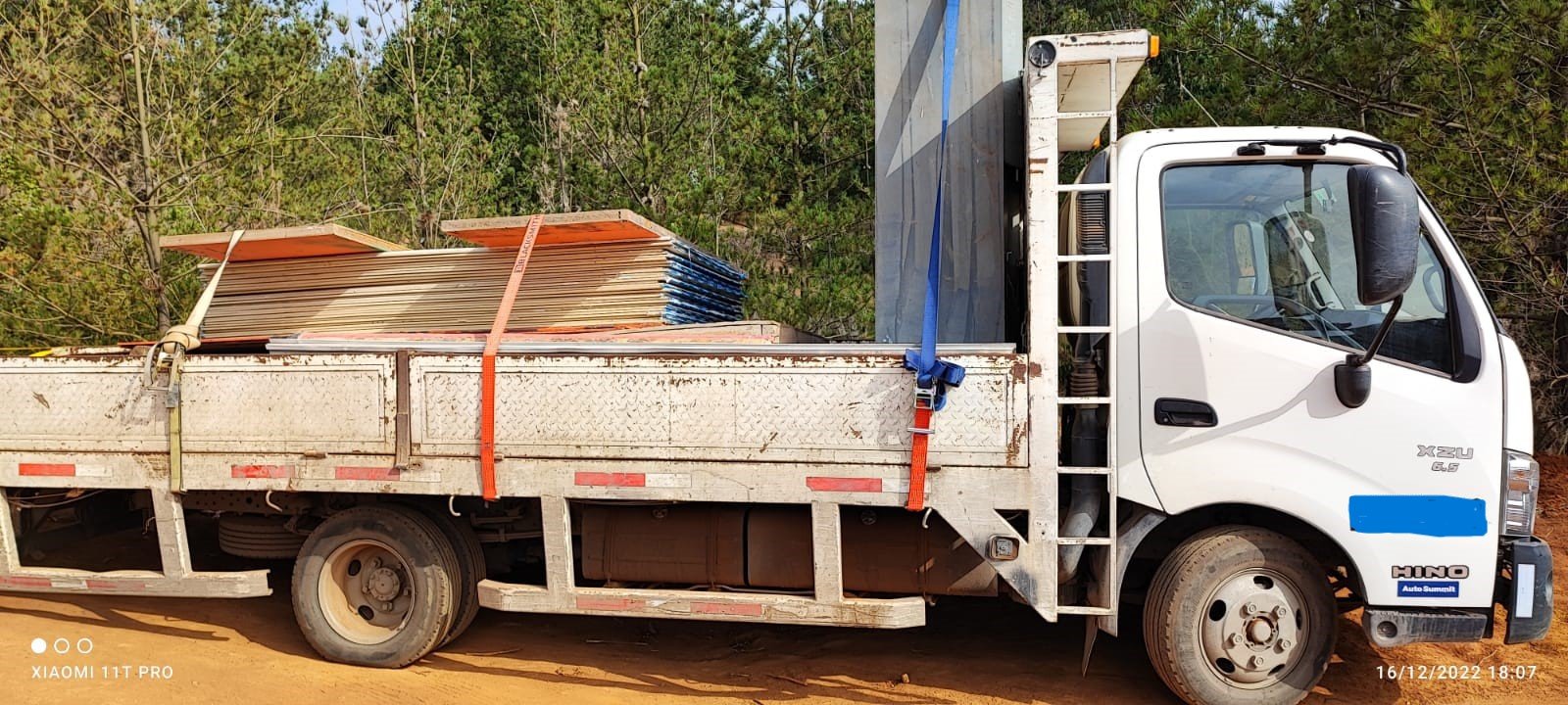 Camión Plano Hino en arriendo